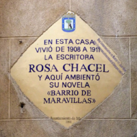 Placa dedicada a Rosa Chacel en la calle San Vicente Ferrer, número 32. Ayuntamiento de Madrid